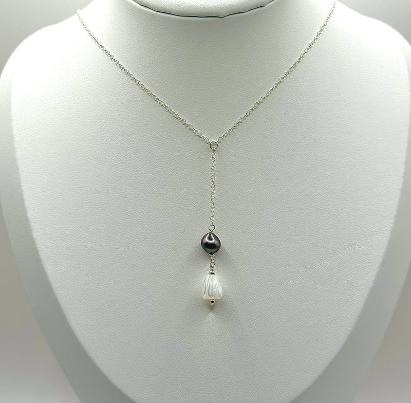 Black Tahitian Pearl features with a mother of Pearl into a Pikake flower (silver)